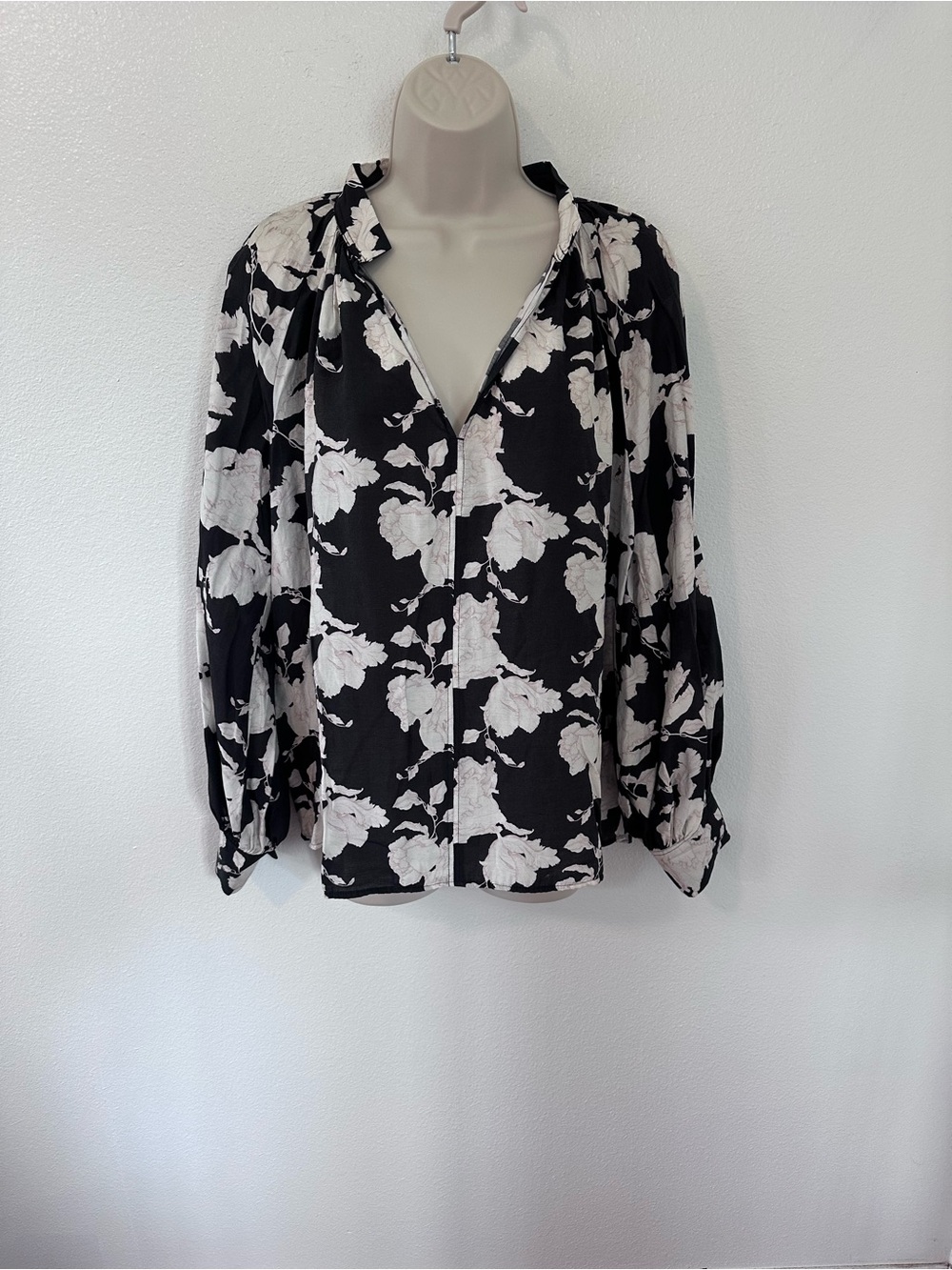 Women's Black & White Floral Button-Front Blouse